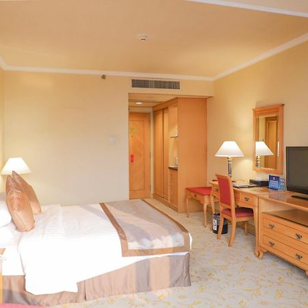 Beijing New Century Hotel Экстерьер фото