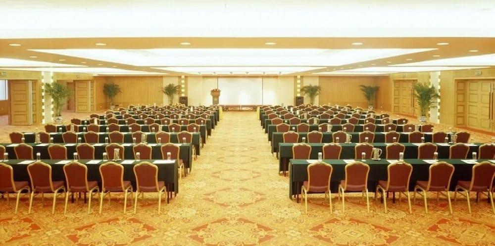 Beijing New Century Hotel Экстерьер фото