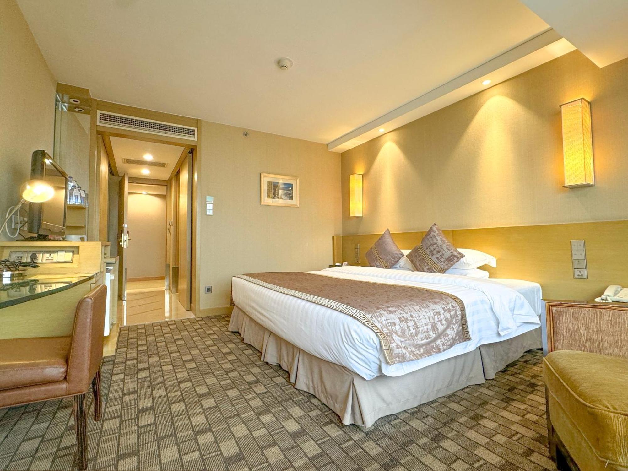 Beijing New Century Hotel Экстерьер фото