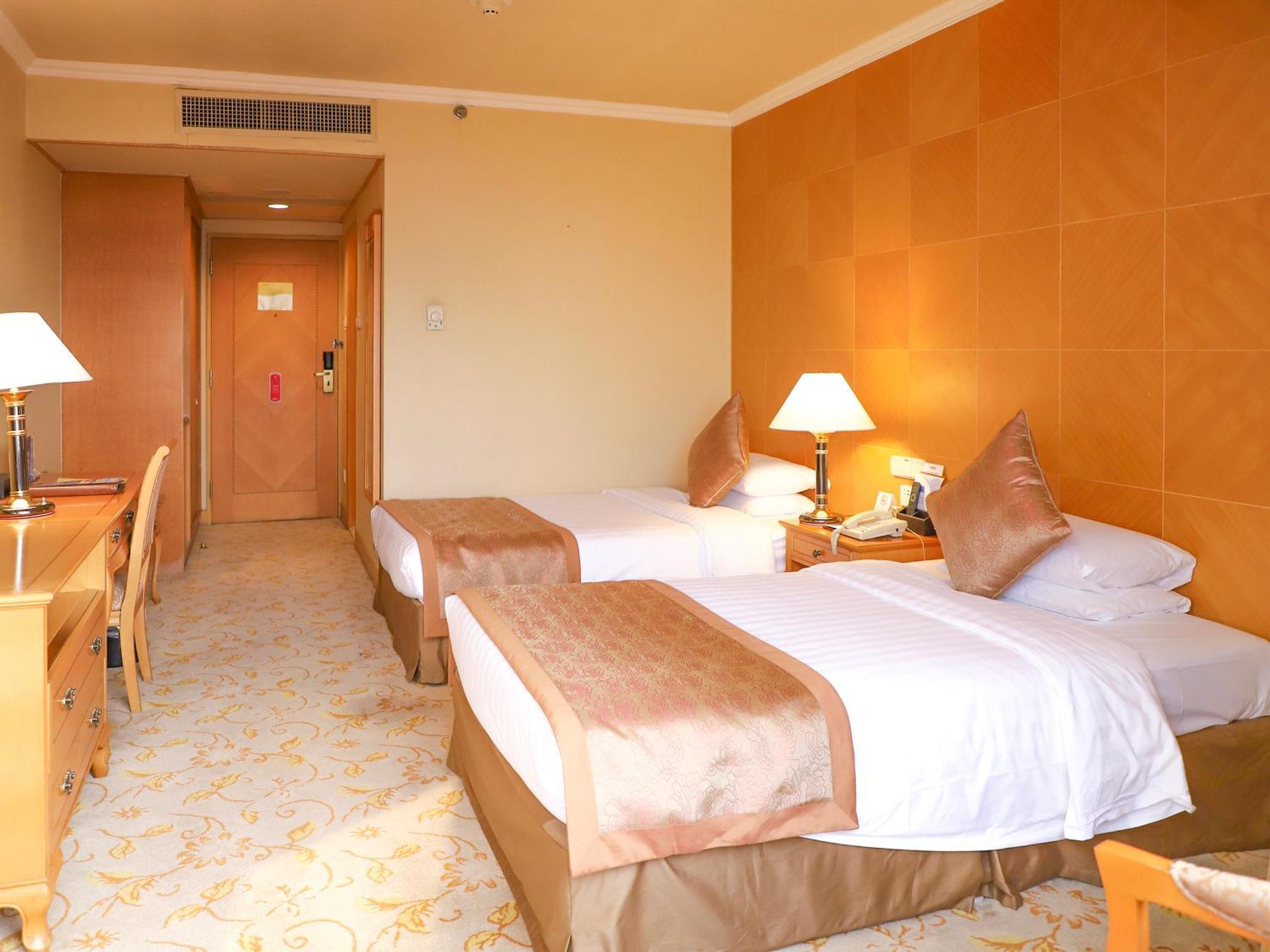Beijing New Century Hotel Экстерьер фото