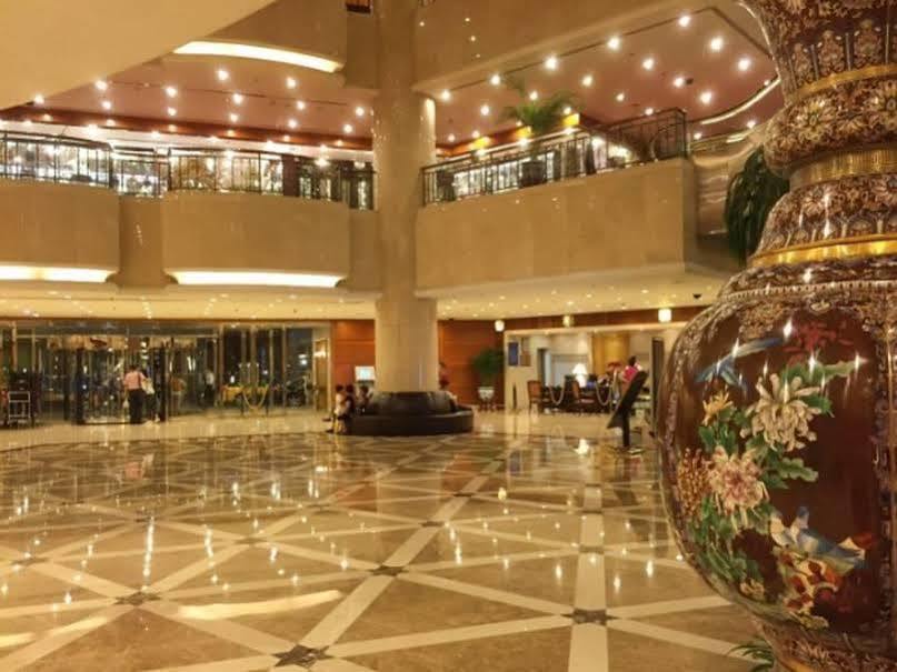 Beijing New Century Hotel Экстерьер фото