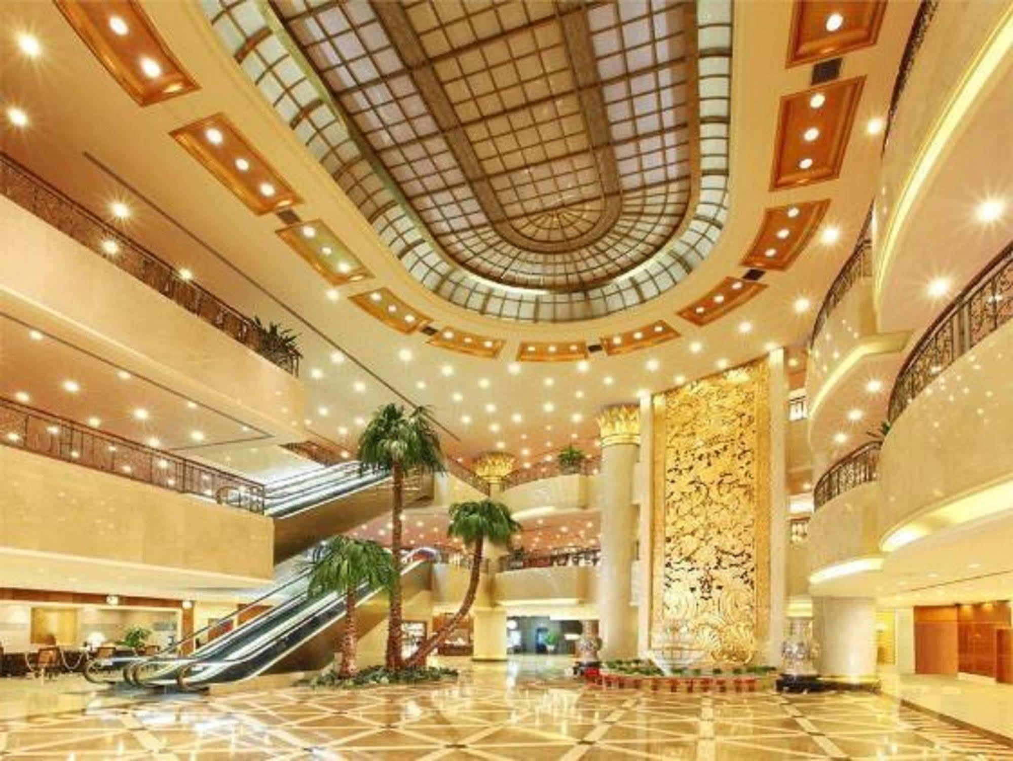 Beijing New Century Hotel Экстерьер фото